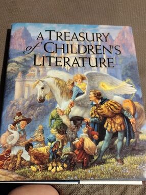 A Treasury of Children's Literature - Illustrated Hardcover - 30 Classic Stories